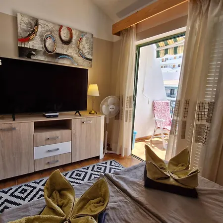 Sunny In Cristianos Lägenhet